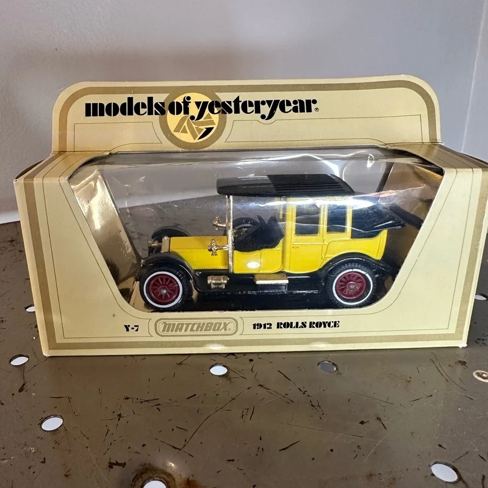 MIB Matchbox Models of Yesteryear 1912 Rolls Royce Y-7 Yellow / Black.